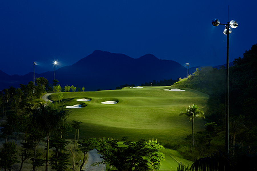 http www.banahillsgolf.com wp content uploads 2015 11 Ba Na Hills Golf Course Da Nang hole 10 night golf High Res