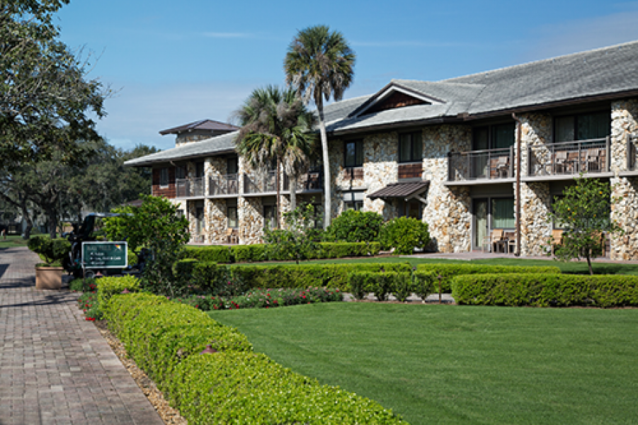 lodgecourtyard3