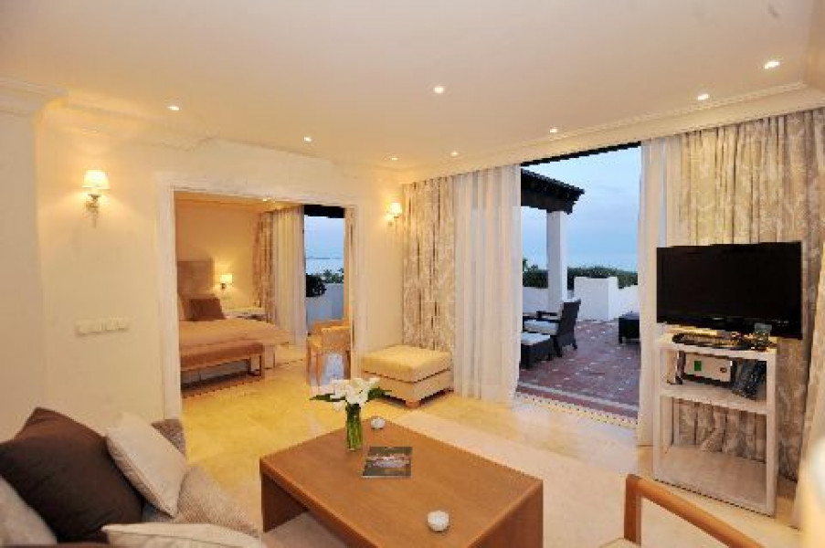 1267 0110 Royal Suite Beach Front Hotel Puente Romano