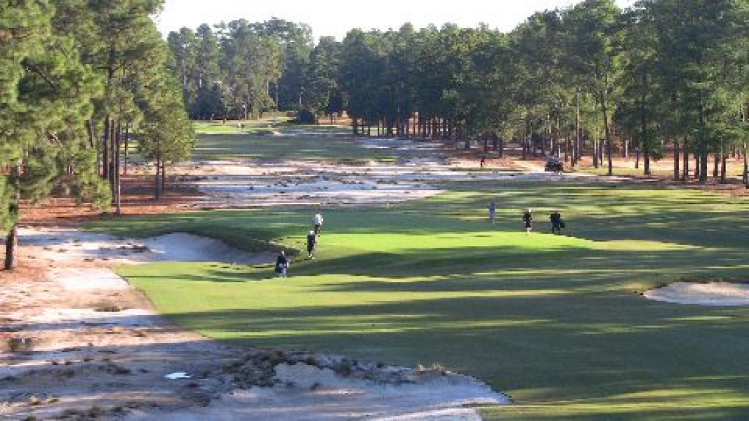 PH Hole 1 w golfers