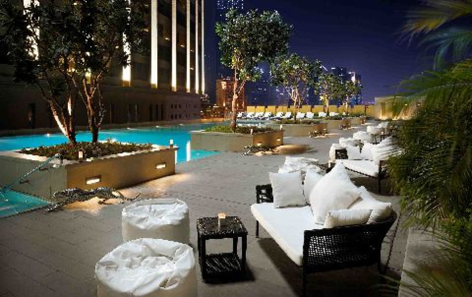 Lounge by the Pool klein