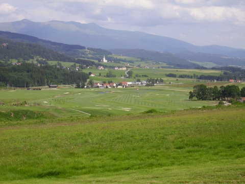 Blick von Bahn 13 a