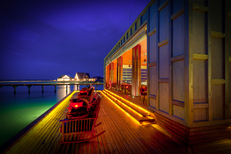 61618105 H1 SkyBardeckatnight