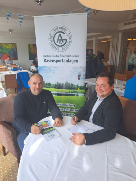 Andreas Leutgeb l. und Martin Auer Head Greenkeeper Golfresort Haugschlag