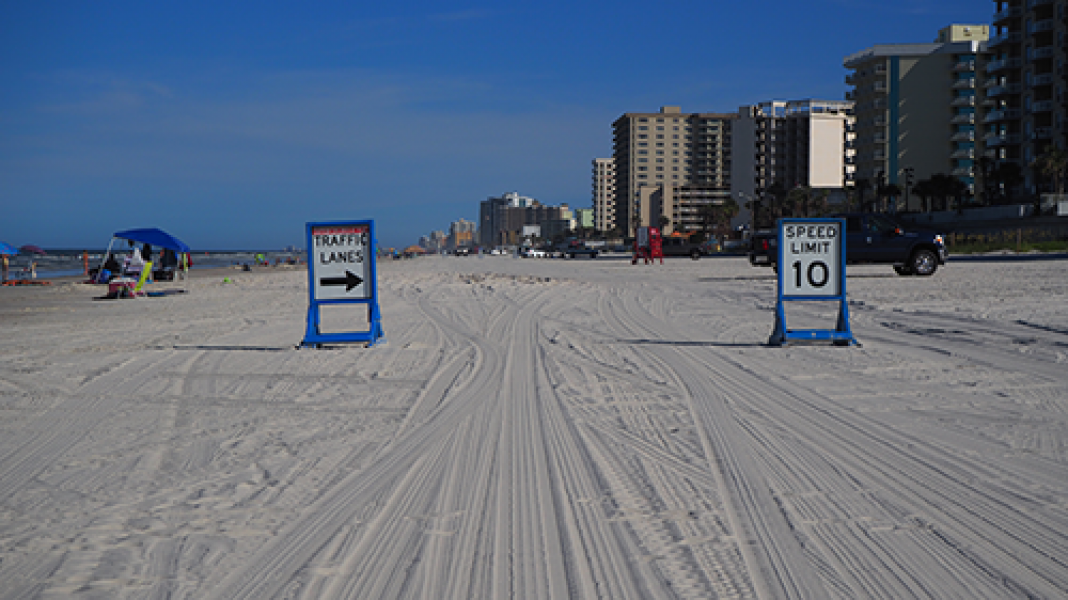 Daytona Autos am Strand