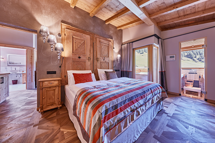 Hotel Fanes Dolomites Mountain Spa Suite Schlafzimmer 1 Hotel Fanes