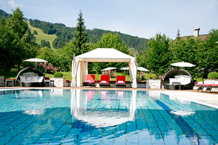 Aussenpool Gut Weissenhof v2.jpg