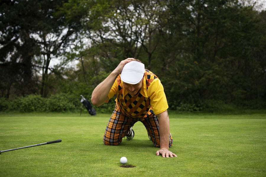 man having game golf outdoors (2)