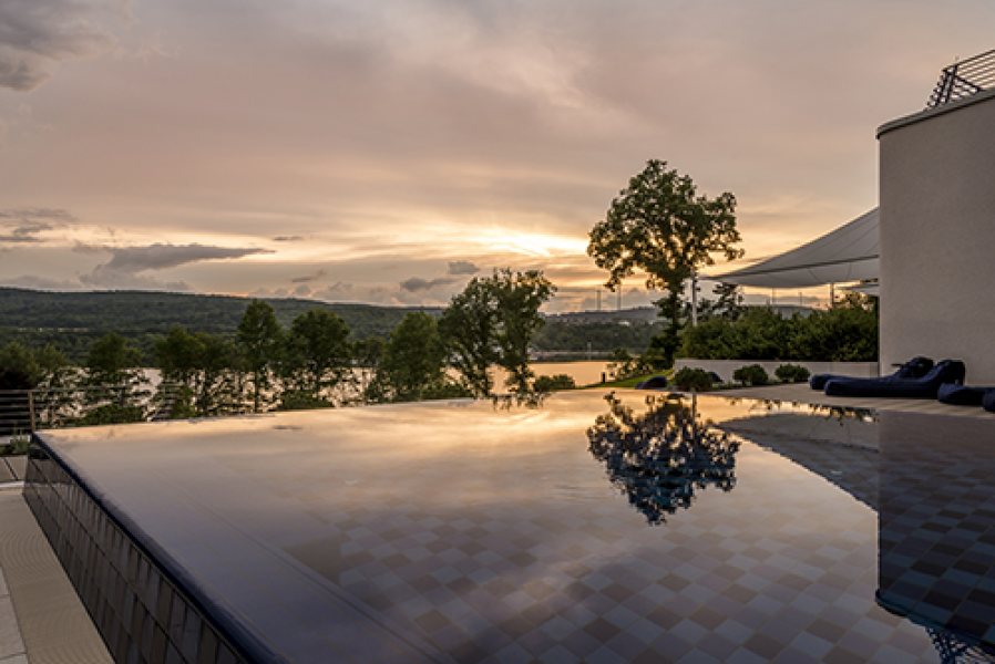 Seezeitlodge Hotel Spa Infinitypool 2 Gunter Standl