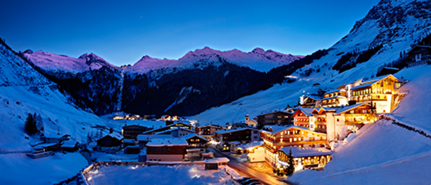 BerghofAussenaufnahme Winter bei Nacht01