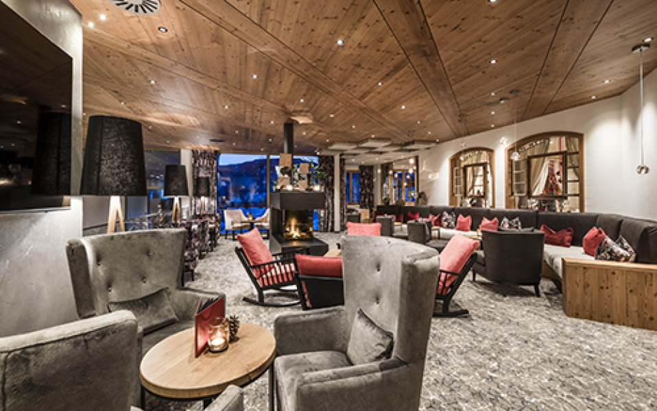 neue kaminlounge laedt zum entspannen ein c hannes niederkofler peternhof v2