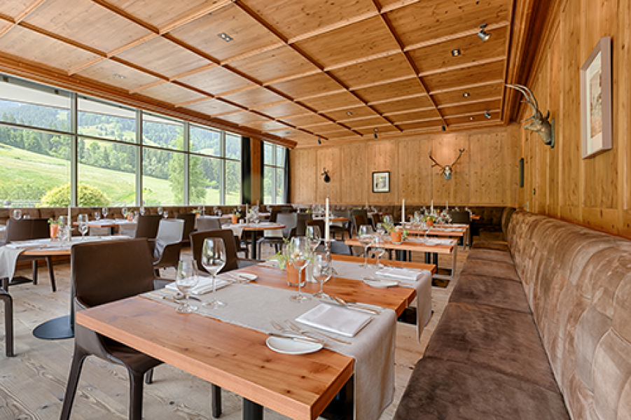 JPEG Kempinski Das Tirol Steinberg Tiroler Stube Sommer
