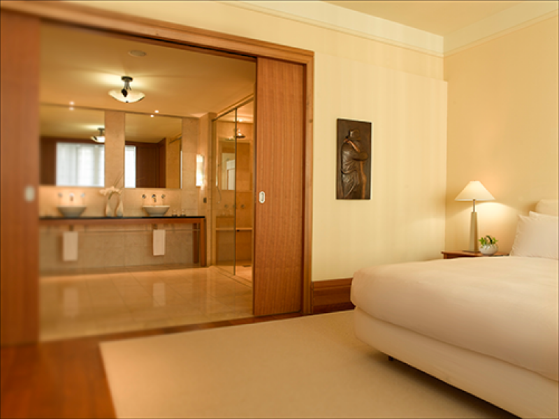 Executive SuiteBathroomSleepingRoom