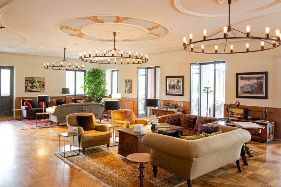 430 Kings House Lounge