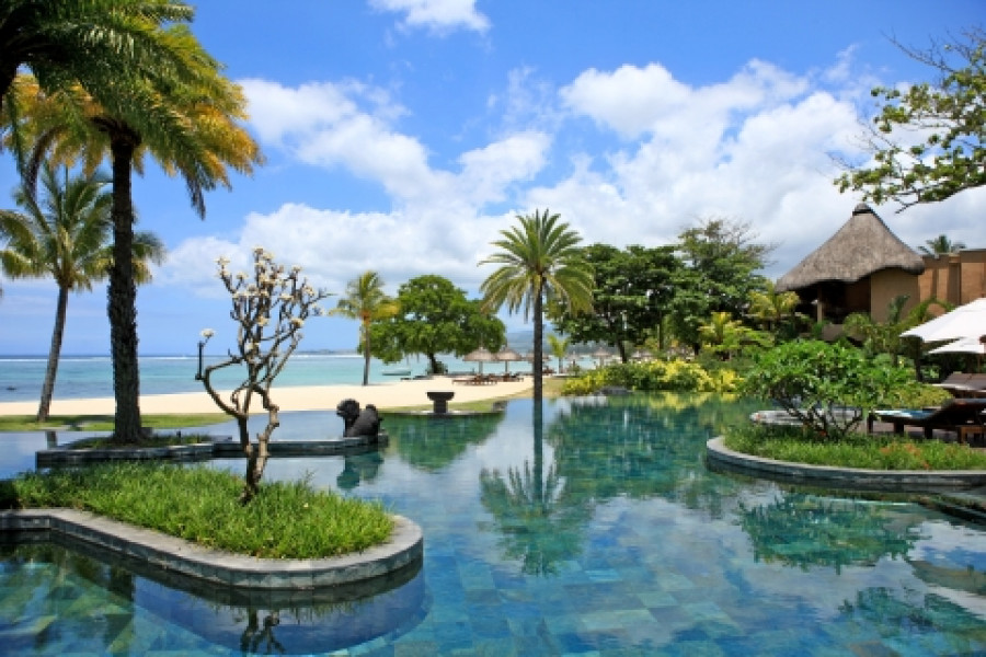 The pool & the sea merge